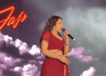 सिंगर जैस्मिन सैंडलस को फैंस ने रियल लाइफ धुरंधर बताया:शो में लड़कियां छेड़ने पर परफॉर्मेंस रोकी, बोली- पहले इन लड़कों को बाहर निकालो