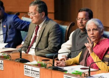 सरकारी बैंकों में FDI बढ़ाकर 49% करने की संभावनाओं पर विचार कर रहा वित्त मंत्रालय, जानें मौजूदा लिमिट है कितनी?