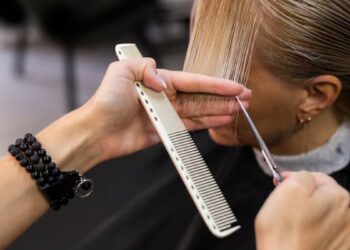 खराब हेयर कटिंग के लिए महिला ने मांगा 5.2 करोड़ रुपये का मुआवजा, सुप्रीम कोर्ट ने 7 साल बाद सुनाया फैसला