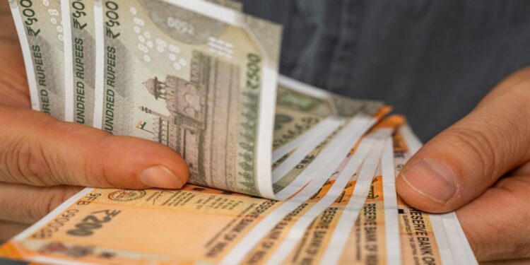 मनी मैनेजमेंट के इन 10 टिप्स को अभी कर लें नोट, बनता जाएगा पैसे से पैसा