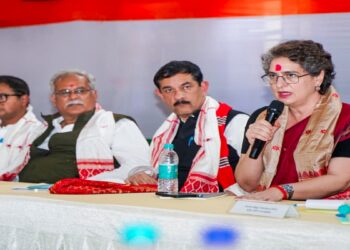 बेंजामिन नेतन्याहू के निमंत्रण पर इजरायल यात्रा पर निकले पीएम मोदी, प्रियंका गांधी ने कर दी ये बड़ी डिमांड