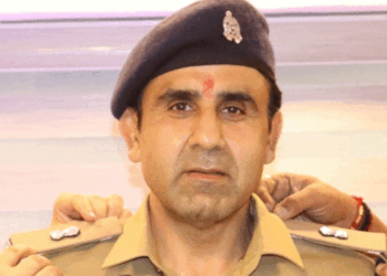 राजपाल यादव को यूपी पुलिस ASP अनुज चौधरी ने की:सैलरी से दिए 51 हजार, बोले- वक्त किसी का भी खराब हो सकता है