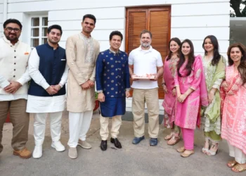 Sachin Tendulkar ने परिवार संग की Rahul Gandhi से मुलाकात, बेटे Arjun की शादी का दिया खास इनविटेशन