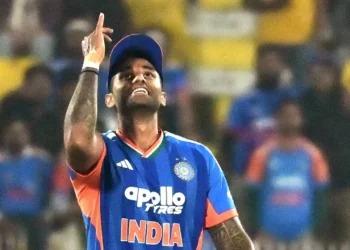 T20 World Cup 2026 | गुरु-चेले का स्वैग! टॉस सूर्या का, फैसला रोहित शर्मा का- सोशल मीडिया पर वायरल हुई मज़ेदार बातचीत | Video