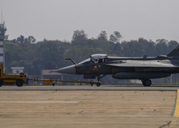 ‘तेजस लड़ाकू विमान क्रैश नहीं हुआ…’, जेट के दुर्घटनाग्रस्त होने की खबरों पर आया HAL का बयान