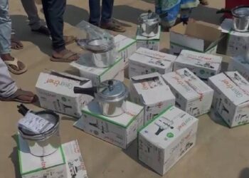 तेलंगाना निकाय चुनावः वोटर्स को रिझाने के लिए कांग्रेस उम्मीदवार ने बांटे प्रेशर कुकर-पैसे, जनता ने वोट नहीं दिया तो मांगा वापस