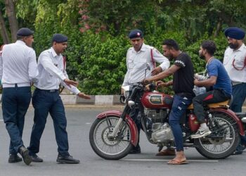 बार-बार ट्रैफिक रूल तोड़ने वालों की खैर नहीं! सरकार ला रही नया सिस्टम, रद्द हो सकता है ड्राइविंग लाइसेंस
