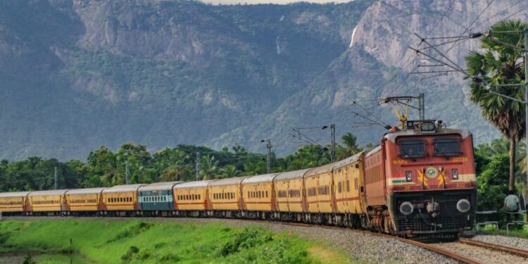 किराया पूरा और सीट आधी, RAC पर रेलवे के नियम को संसदीय समिति ने बताया ‘नाइंसाफी’