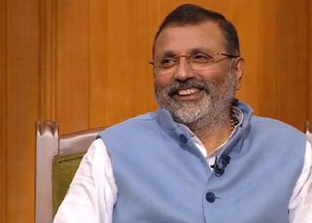 ‘संसद में फटीचर पैंट और टी-शर्ट’, आप की अदालत में निशिकांत दुबे को क्यों याद आया राहुल का लिबास