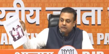 राहुल गांधी के साथ दिखा शर्टलेस प्रदर्शन का आयोजन करने वाला नेता, BJP ने साधा निशाना