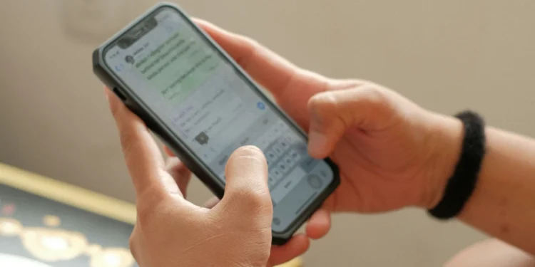 whatsapp update new members can see old chats
