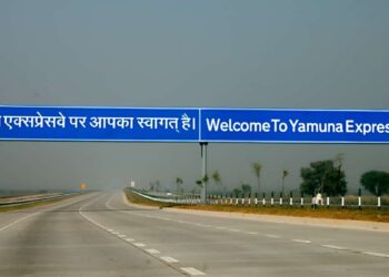 Yamuna Expressway पर 15 फरवरी से हो गया बड़ा बदलाव, अब फर्राटा भरेंगी गाड़ियां!