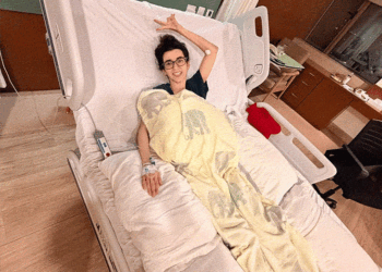 Saba Azad Hospitalized | Stomach Infection Causes 4kg Weight Loss