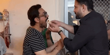 आमिर खान ने परिवार के साथ सेलिब्रेट किया 61वां जन्मदिन:गौरी, किरण राव और बच्चे रहे मौजूद; इरफान पठान ने शेयर किया सेलिब्रेशन का वीडियो