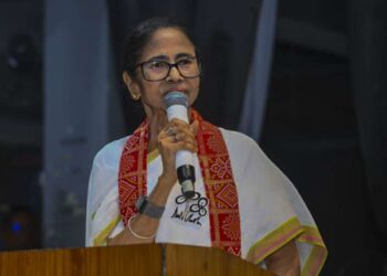 “क्या ड्यूटी पर रहते हुए ईडी अधिकारियों के अधिकार समाप्त हो जाते हैं?” सुप्रीम कोर्ट ने ममता बनर्जी को फिर लगाई फटकार