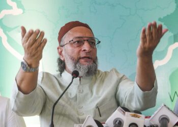 ‘ईद पर अपनों से ही खरीदें सामान’, जहरीले बयान देने वाले तौकीर निजामी को AIMIM ने किया सस्पेंड