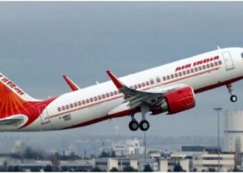 बेंगलुरु से लंदन जा रहा Air India का विमान अचानक जेद्दा की ओर मोड़ा गया, यात्रियों को उतारा गया नीचे, सामने आई बड़ी वजह