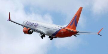 ₹1300 रुपये तक महंगी होंगी फ्लाइट टिकट, अकासा एयर यात्रियों से वसूलेगी फ्यूल सरचार्ज