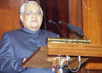 अटल जी के जीवन का वो दौर, जब उनके पिता रहे क्लासमेट, हॉस्टल में भी रहते थे एक साथ