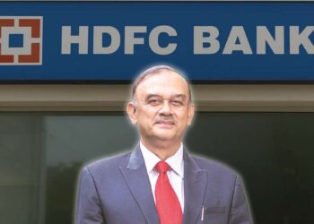 HDFC बैंक में बड़ा झटका! चेयरमैन अतनु चक्रवर्ती का अचानक इस्तीफा, बैंकिंग जगत में मची खलबली