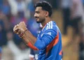 T20 World Cup: हवा में उड़कर Axar Patel ने लपका 'Catch of the Match', पलट दी इंग्लैंड के खिलाफ बाजी