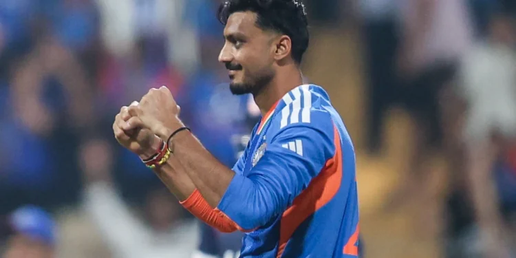 T20 World Cup: हवा में उड़कर Axar Patel ने लपका 'Catch of the Match', पलट दी इंग्लैंड के खिलाफ बाजी