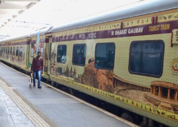 IRCTC का शानदार ऑफर! 12 दिन में कराएगा 7 ज्योतिर्लिंगों के दर्शन, यहां देखें बुकिंग की सारी डिटेल्स