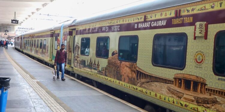 IRCTC का शानदार ऑफर! 12 दिन में कराएगा 7 ज्योतिर्लिंगों के दर्शन, यहां देखें बुकिंग की सारी डिटेल्स