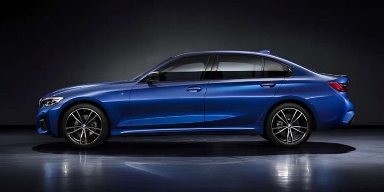 Audi और Mercedes के बाद अब इस कंपनी की कारें होंगी महंगी, 1 अप्रैल से गाड़ियों की कीमतों में 2% तक बढ़ोतरी का ऐलान