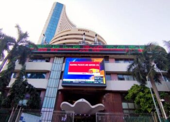 बीते सत्र के मुकाबले मामूली रिकवरी के साथ बाजार बंद, सेंसेक्स 326 अंक उछला, निफ्टी 23,100 से ऊपर