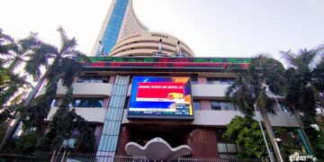 बीते सत्र के मुकाबले मामूली रिकवरी के साथ बाजार बंद, सेंसेक्स 326 अंक उछला, निफ्टी 23,100 से ऊपर