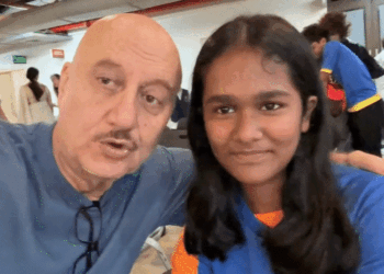 अनुपम खेर दिवंगत सतीश कौशिक की बेटी के स्कूल पहुंचे:वंशिका की प्ले की परफॉर्मेंस देखकर बोले- जिंदगी की सबसे बड़ी खुशी मिली