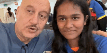 अनुपम खेर दिवंगत सतीश कौशिक की बेटी के स्कूल पहुंचे:वंशिका की प्ले की परफॉर्मेंस देखकर बोले- जिंदगी की सबसे बड़ी खुशी मिली