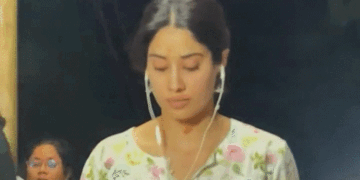 नंगे पैर तिरुमला मंदिर पहुंचीं जाह्नवी कपूर:3550 सीढ़ियां चढ़कर मनाया जन्मदिन, भगवान वेंकटेश्वर के दर्शन किए