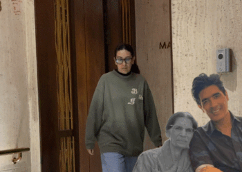 मनीष मल्होत्रा की मां का निधन:डिजाइनर के घर करण जौहर, ऐश्वर्या राय समेत कई सेलेब्स पहुंचे, आज होगा अंतिम संस्कार