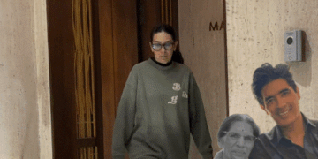 मनीष मल्होत्रा की मां का निधन:डिजाइनर के घर करण जौहर, ऐश्वर्या राय समेत कई सेलेब्स पहुंचे, आज होगा अंतिम संस्कार