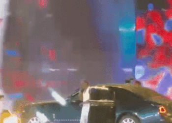 Yo Yo Honey Singhs Rolls Royce Entry