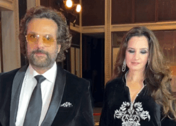 'ये मेरी बहन है बीवी नहीं':फरदीन खान ने बहन लैला को पत्नी समझने पर पैपराजी की गलती सुधारी, देखें वीडियो