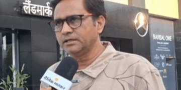 MP CM Meets Monalisa Family; Demands PFI Probe