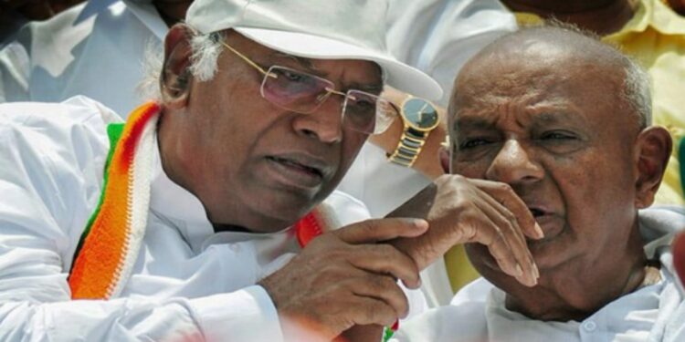 ‘कांग्रेस से मेरी ‘मजबूरी की शादी’ हुई थी, लेकिन मुझे ‘तलाक’ लेना पड़ा’, खरगे को देवेगौड़ा ने दिया जवाब