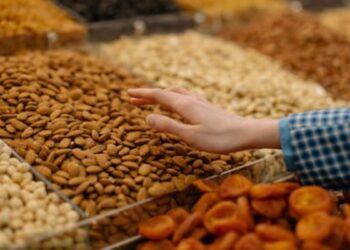 ड्राई फ्रूट्स की कीमत दिल्ली में 50% तक बढ़ी, पश्चिम एशिया के टेंशन ने इन सामानों के दाम भी बढ़ा दिए