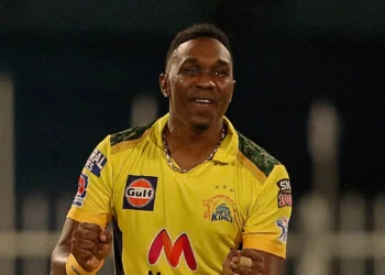 Live Mic पर 'कांड' कर बैठे Dwayne Bravo, Ajinkya Rahane ने KKR मेंटर को किया अलर्ट, जानें पूरा मामला