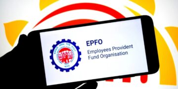 PF खाते में कब आएगा ब्याज? जानिए EPF इंटरेस्ट का पूरा कैलकुलेशन और कितना मिलेगा फायदा