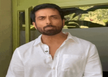 दुबई में फंसे लोगों के लिए सोनू सूद आए आगे:लोगों को मुफ्त में ठहरने की सुविधा देंगे, मदद पाने के लिए करना होगा मैसेज