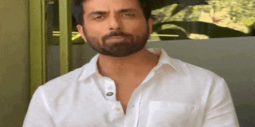 दुबई में फंसे लोगों के लिए सोनू सूद आए आगे:लोगों को मुफ्त में ठहरने की सुविधा देंगे, मदद पाने के लिए करना होगा मैसेज