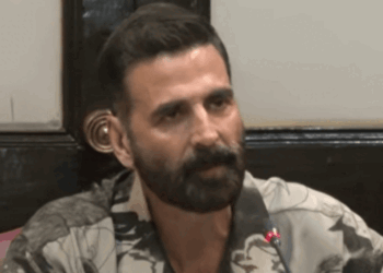 LPG सिलेंडर की कमी पर अक्षय कुमार ने दिया रिएक्शन:पत्नी ट्विंकल ने 2 इंडक्शन ऑर्डर किए, कहा- अभी तक तो कोई प्रॉब्लम नहीं है