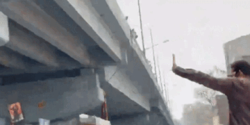 जूनियर एनटीआर के फैंस ने हॉस्पिटल में की तोड़फोड़:उदघाटन करने पहुंचे एक्टर को देखने उमड़ी भीड़, अफरा-तफरी मची, पुलिस ने की लाठीचार्ज