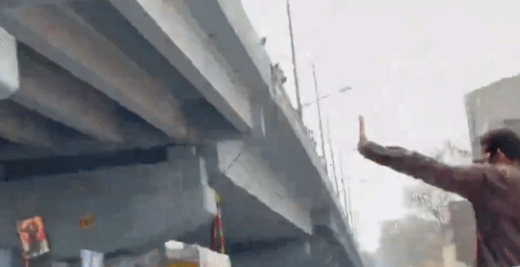 जूनियर एनटीआर के फैंस ने हॉस्पिटल में की तोड़फोड़:उदघाटन करने पहुंचे एक्टर को देखने उमड़ी भीड़, अफरा-तफरी मची, पुलिस ने की लाठीचार्ज