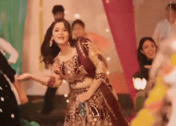 हरियाणवी एक्ट्रेस की कमर छूने का मामला पहुंचा महिला आयोग:अंजलि राघव ने कहा- पवन सिंह की टीम ने बदनाम किया; सीता का रोल छिना