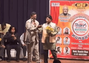 कॉमेडियन सुनील पाल की इवेंट में बेइज्जती:गुलदस्ता देने के लिए मंच पर बुलाया, फिर अपमान किया और हाथ से माइक छीना, वीडियो वायरल